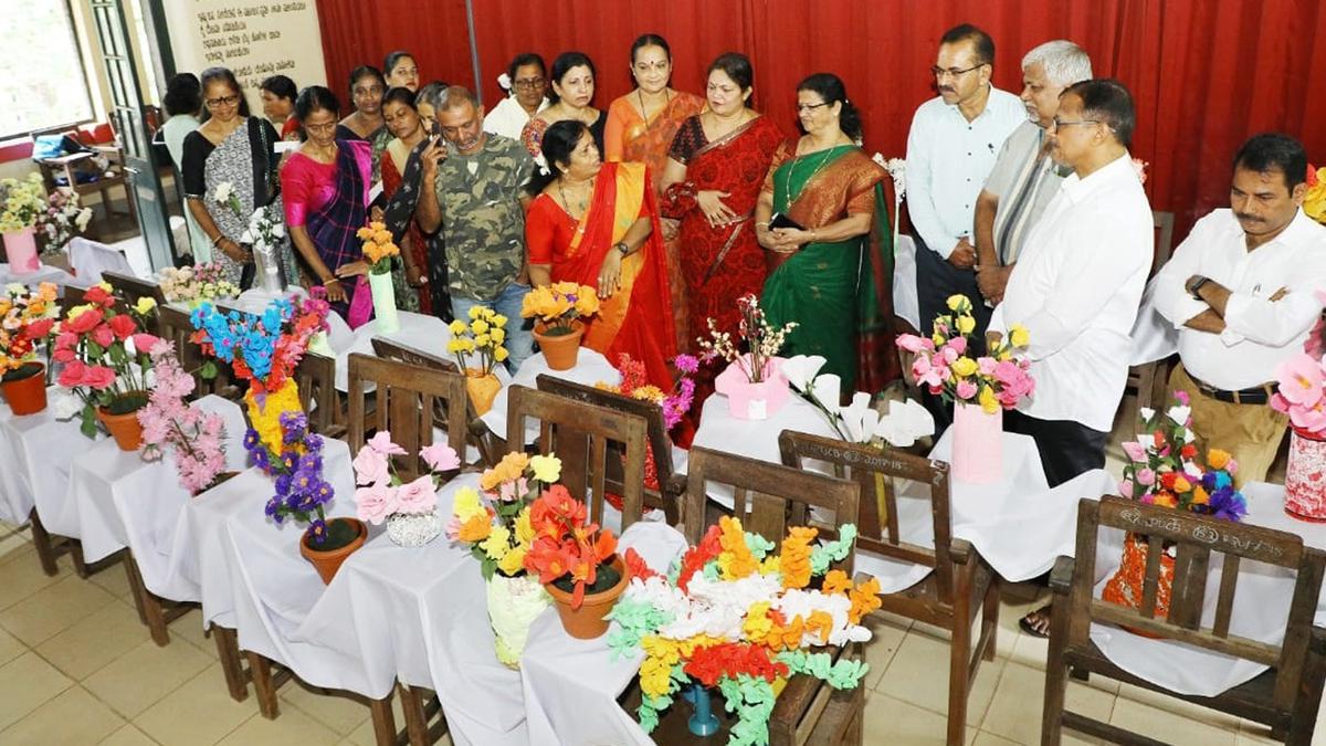 ‘Kasadinda Rasa Artificial Flowers Exhibition’ begins at Balmatta PU
